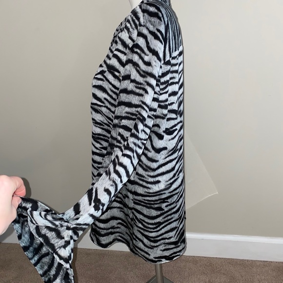 Michael Kors XL zebra print button up blouse - Picture 2 of 8